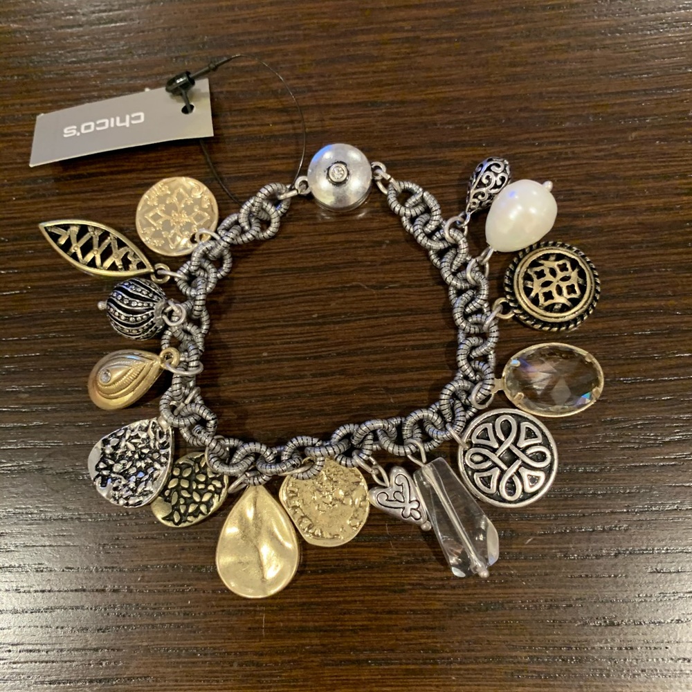 🌺 New with tags Chico’s CHARM Bracelet